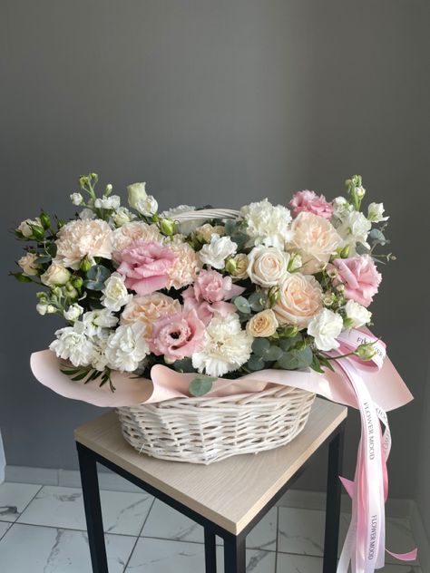 Flowers In A Box Floral Arrangements, Easter Themed Gender Reveal, Luxury Flower Arrangement, Basket Flower Arrangements, Floral Baskets, Flowers Bouquet Gift, Flower Therapy, Luxury Flowers, Arte Floral