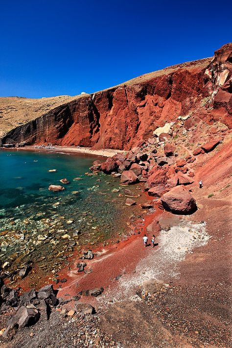 Red Sand Beach Santorini, Red Beach Santorini Greece, Olives Aesthetic, Volcanic Beach, Red Beach Santorini, Santorini Beach, Santorini Honeymoon, Grecia Santorini, Red Sand Beach