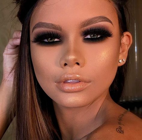 Dark Brown Makeup, Black Eyeliner Makeup, Black Smokey Eye, Black Smokey, Eyes Color, Eyeliner Makeup, Brown Makeup, Colorful Eye Makeup, No Eyeliner Makeup