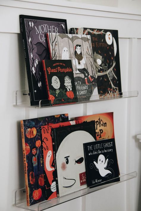 Halloween Books For Toddlers, Halloween Books Aesthetic, Baby Library Ideas, Kids Room Halloween Decor, Halloween Bookshelf Decor, Halloween Nursery, Halloween Books For Kids, Spooky Spooky, Halloween Board