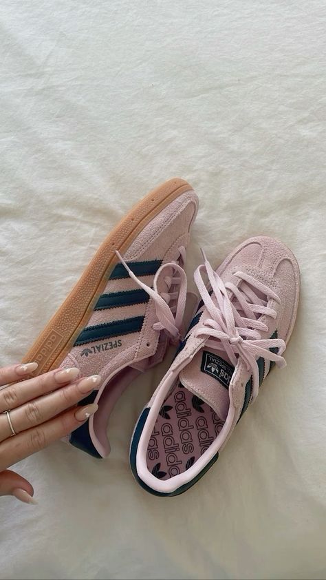 Cute Addidas, Adidas Shoes Aesthetic, Adidas Sambas, Trendy Shoes Sneakers, Dr Shoes, Shoe Wishlist, Adidas Shoes Women, Girly Shoes, Aesthetic Shoes