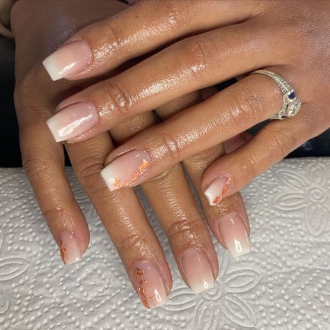 Ombre short nails Natural Ombre Nails Short, Nails Ombre Black, Ombre Short Nails, Pink And White Ombré Nails, Gel Mani Short Nails, Natural Ombre Nails, White Ombré Nails, Ombre Nails Short, Natural Ombre