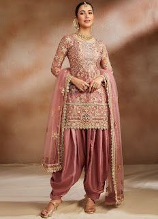 Fancy Salwar Suits, Patiala Designs Punjabi Suits, Bridal Patiala Suit, Punjabi Kameez Designs, Punjabi Salwar Suits For Bride, Old Punjabi Suits, Fall Punjabi Wedding, Salwar Suit Designs For Wedding, Indian Suits Design For Women