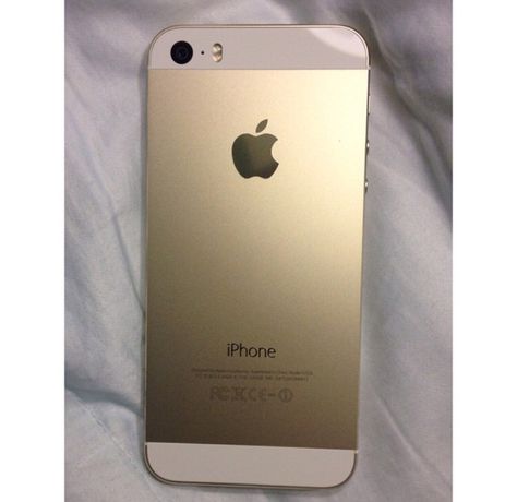 Gold iPhone Iphone 5s Aesthetic, Iphone 5s Gold, Rose Gold Iphone, Tech Aesthetic, Small City, City Boy, Apple Phone Case, Iphone Hacks, Apple Inc