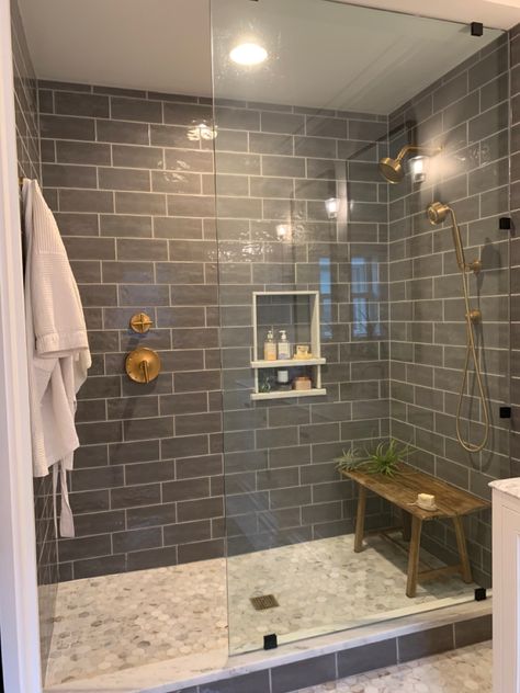 Farmhouse Tiled Shower Ideas, Small Bathroom Renovation Ideas Rustic, Tile Shower With Glass Wall, Industrial Bathroom Tile Ideas, 4ft Shower Ideas, Farmhouse Walkin Showers, Modern Farmhouse Shower Tile Ideas, Small Bathroom Remodel With Shower Only No Tub, Walkin Shower Tile Ideas Wall