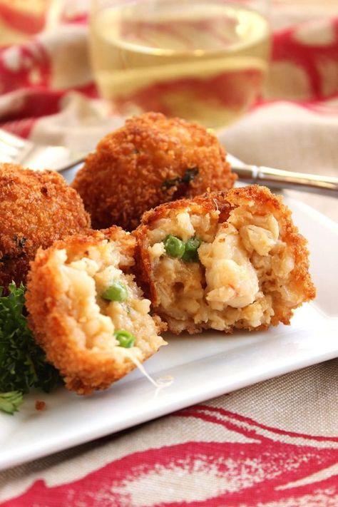 Easy Lobster Arancini - The Suburban Soapbox Lobster Arancini, Lent Season, Risotto Balls, Arancini Recipe, Lobster Risotto, Ocean Food, Sauce Bolognaise, Make Ahead Appetizers, Lobster Recipes