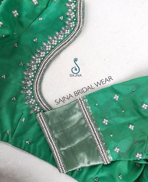 Simple Saree Blouse Designs, Velvet Blouse Design, Blue Blouse Designs, Lace Blouse Design, Latest Bridal Blouse Designs, Maggam Work Designs, New Saree Blouse Designs, Traditional Blouse Designs, Latest Model Blouse Designs