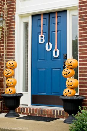 Front Yard Halloween Decorations, Diy Halloween Door Decorations, Boo Door, Halloween Diy Door, Halloween Decorating Ideas, Halloween Front Door Decorations, Up Pumpkin, Door Letters, Cute Halloween Decorations