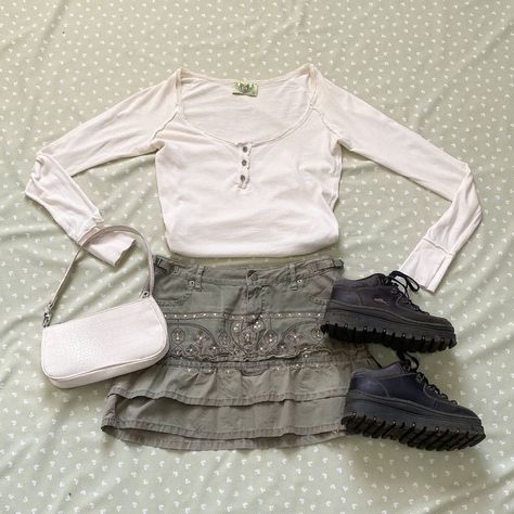 cute outfit inspo Off White Blouse, Y2k Juicy Couture, Cream Blouse, Cute Comfy Outfits, Vintage 2000s, Lolita Dress, Dream Clothes, White Blouse, Y2k Fashion