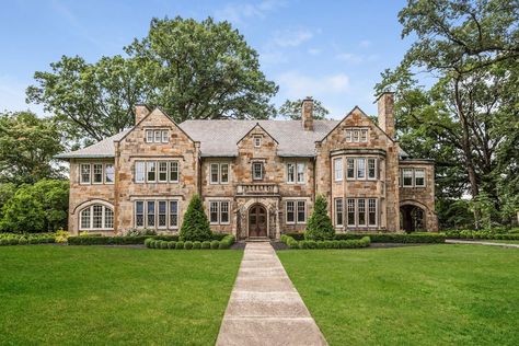 Historic Briggs ‘Stone Hedge’ mansion sells for $1.035M - Curbed Detroit Stone Estate Homes, English Mansion Floor Plan, Lodge Mansion, Stone Hedge, New England Mansion, Cottage Mansion, Manor Floor Plan, English Mansion, Big Mansions