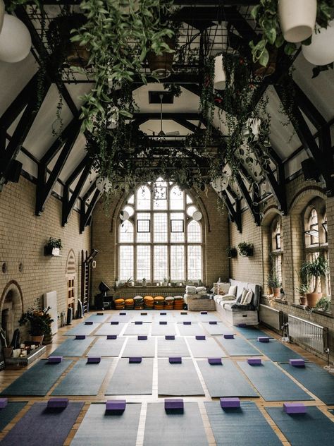 Wellness Brunch Event, Yoga Event Ideas, Yoga Breakfast Event, Brunch Event Ideas, Yoga Event, Luxury Yoga Retreat, Yoga Centre Architecture, Yoga Party, Mexico Yoga Retreat