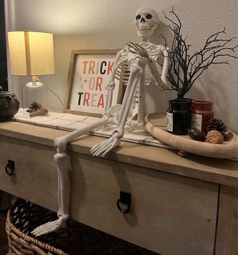 Skeleton Living Room Decor, Halloween Dinner Party Ideas, Skeleton Decor, Halloween Dinner Party, Halloween Party Dinner, Skeleton Decorations, Dinner Party Ideas, Halloween Dinner, Neutral Decor