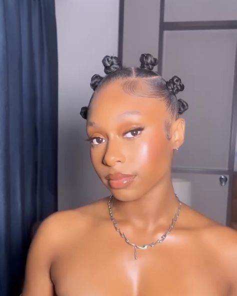 Flo Renée, Bantu Knots Short Hair, Natural Hair Pixie Cut, Black Hair Protective Styles, Black Hair Afro, Bantu Knot Hairstyles, Bantu Knot, Barbie Hairstyle, Quick Natural Hair Styles