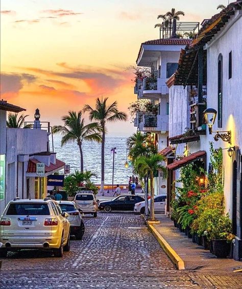 Puerto Vallarta Outfits, Puerto Vallarta Mexico Vacation, Beach Vacation Pictures, Puerto Vallarta Mexico, Mexico Beach, Beautiful Hikes, Vacation Pictures, Mexico Travel, Countries Of The World