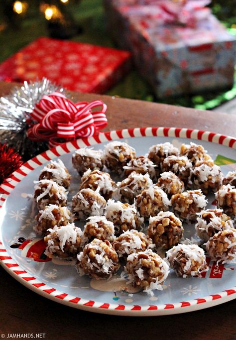 Jam Hands: Date and Rice Krispies Balls Rolled in Coconut Date Nut Balls Recipe, Rice Krispies Balls, Date Nut Balls, Coconut Date Balls, Nut Balls, Date Balls, Chewy Gingerbread Cookies, Holiday Baking Christmas, Easy Christmas Treats