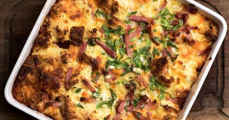 This savory take on bread pudding combines brioche with egg, ham and cheese. Brioche Pudding, Heartland Cooking, Brioche Bread Pudding, Command Cooking, Crispy Bread, Bread Healthy, Fluffy Eggs, Bacon In The Oven, Egg Bake