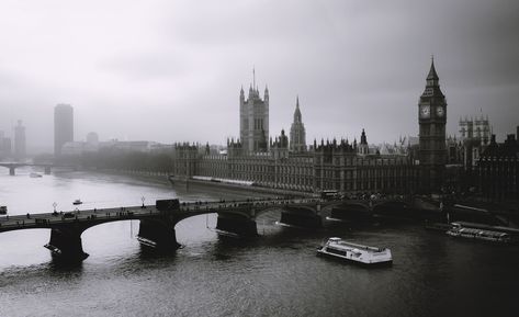 London Aesthetic Wallpaper Laptop, London Rain Aesthetic, Rainy London Aesthetic, London Wallpaper Iphone, London Aesthetic Wallpaper, Beautiful Images Hd, Summer Wallpaper Phone, London Photo Ideas, White Background Hd