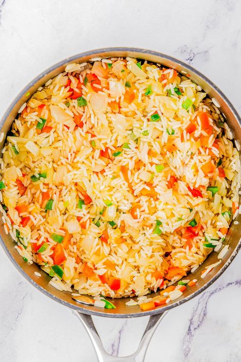 Spanish Rice - 🎉😋🙌🏻 Often interchangeably called 'Mexican rice', this perfectly cooked rice recipe has bits of onions, red bell peppers, jalapenos, and is seasoned with garlic, cumin, and oregano for tons of great FLAVOR! Ready in 25 minutes and made in just one skillet with a handful of ingredients, it's always a family favorite side dish! Serve it with your fave Mexican recipe, use it inside burritos, or for any recipe that calls for seasoned rice.'Mexican rice', this perfectly cooked rice Spanish Rice With Bell Pepper, Rice With Peppers, Rice Mexican, Mexican Recipe, Red Bell Peppers, Family Friendly Dinners, One Skillet, Cooked Rice, Mexican Rice