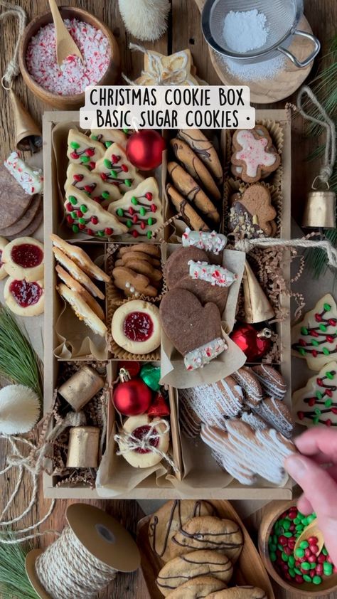 How To Make Christmas Cookie Boxes, Christmas Cookies Board, Christmas Cookie Assortment Gift Ideas, Homemade Baked Goods Christmas Gifts, Christmas Cookies Packaging Diy, Xmas Cookie Box Ideas, Cookie Bar Christmas, Christmas Cookies Decorated Aesthetic, Cookie Packaging Christmas