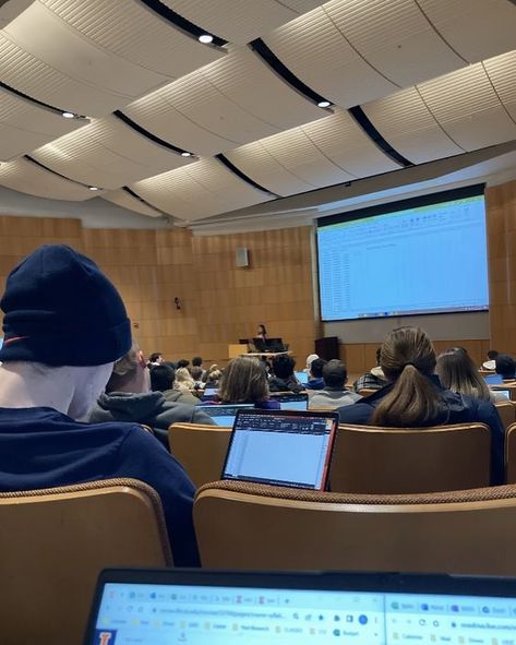 Uk Student Life Aesthetic, College Coming Of Age Aesthetic, College Admission Aesthetic, The College Experience, Paying Attention In Class Aesthetic, College Dream Life, College Club Aesthetic, Going To Class Aesthetic, College Lecture Aesthetic