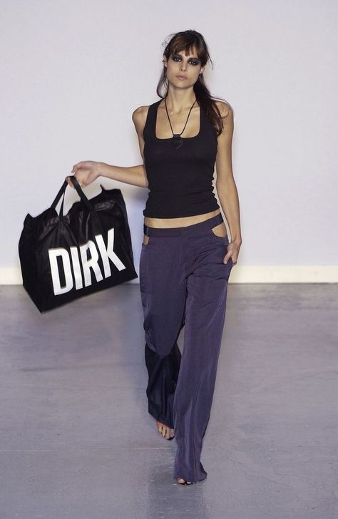 lou Dirk Bikkembergs 2004, Low Waisted Pants, Dirk Bikkembergs, Leather Leggings Fashion, 90s Inspired Outfits, 2000s Outfits, Girlie Style, Clothing Details, Runway Collection