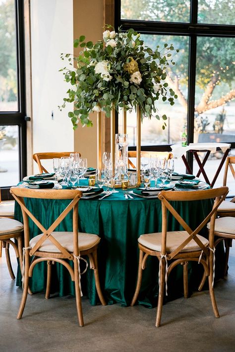 Styled Elegant Emerald Glam Wedding in Temecula Emerald Green Wedding Decor, August Wedding Colors, Emerald Green Decor, Green Wedding Decor, Emerald Green Wedding Theme, Hunter Green Bridesmaid Dress, Green Wedding Decorations, Emerald Green Wedding, Velvet Decor