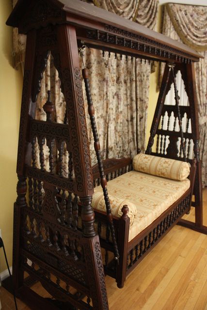 Traditional Indian jhoola showcasing excellent wooden craftsmanship from India. Porches Ideas, Indoor Swing, Ethnic Home Decor, Decoration Vintage, Gothic Home Decor, Indian Home, Indian Home Decor, House Room, Wooden Bed