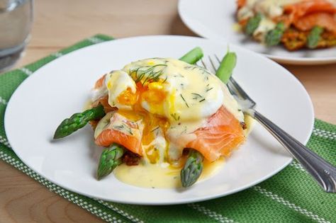 Smoked Salmon Asparagus Quinoa Cake Eggs Benedict Smoked Salmon Asparagus, Asparagus Quinoa, Asparagus Egg, Salmon Asparagus, Quinoa Cake, Eggs Benedict Recipe, Salmon Eggs, Salmon And Asparagus, Think Food