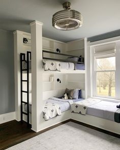 Triple Bedroom, Bunk Beds For Girls Room, Grandkids Room, Bunk Bed Rooms, Custom Bunk Beds, Children's Bedroom Ideas, Amazing Bedroom Designs, Kids Shared Bedroom, Diy Bunk Bed