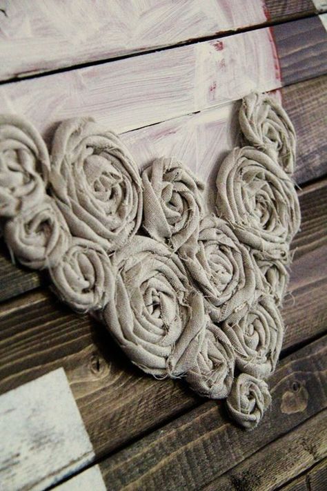 Hot glue fabric flowers into a heart shape Fabric Crafts Diy, Diy Wand, Pallet Art, Art Love, Valentine Crafts, Diy Projects To Try, Hot Glue, Diy Wall Art, Fabric Art