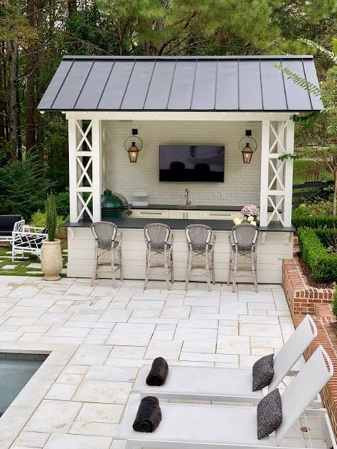 Outdoor Pergola Bar And Grill, Pool Gazebo With Bar, Small Pool Bar Ideas, Pool Bar With Tv, Cute Pool House, Cedar Landscaping Ideas, Outdoor Bar With Bathroom, Pool With Kitchen Area, Patio Around Pool Ideas