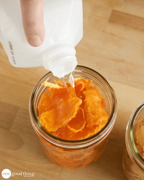 How To Make Concentrated Orange Oil For Cleaning Diy Orange Extract, How To Make Orange Oil At Home, Diy Orange Oil, Organisation Pantry, Orange Peels And Vinegar Diy Cleaners, How To Make Orange Essential Oil At Home, Homemade Cleaner With Orange Peels, Orange Peels Uses, Diy Lotions