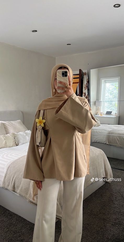 Modest Fashion Everyday, Brunch Outfit Modest, Hijabi Fits Ideas, Modest Non Hijabi Outfits, Black Skirt Hijabi Outfits, Classy Modest Outfits Hijab, Modest Tops Hijab, Hijabi Fancy Outfit, Business Casual Hijab