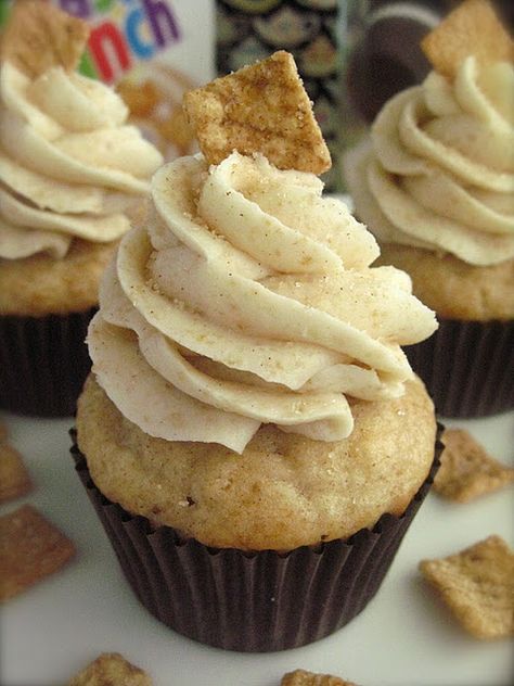 Cinnamon Toast Crunch Cupcakes - Your Cup of Cake Cinnamon Toast Crunch Cupcakes, Specialty Cupcakes, Cinnamon Cake, Gourmet Cupcakes, Cinnamon Toast Crunch, Cupcake Flavors, Cinnamon Toast, S'mores, Köstliche Desserts