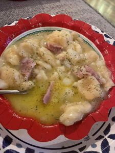 Christmas ham bones – Recipes on a Budget Ham Broth, Old Fashioned Ham, Dumpling Stew, Ham Bone Recipes, Ham Potatoes, Potato Dumpling, Dumplings Soup, Ham Bone Soup, Spaghetti Casserole Recipe