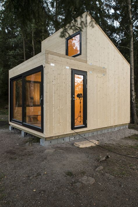 Timber Cabin, A Small House, House Cabin, Tiny House Cabin, Design Exterior, Cabin Design, Tiny House Living, Rustic Cabin, Tiny House Design