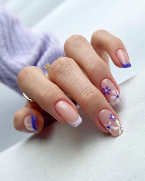 𝐀𝐥𝐞𝐱𝐚𝐧𝐝𝐫𝐚 𝐓𝐞𝐥𝐞𝐤𝐢 on Instagram: “Lavender Love💜 I asked your help what colour nail set should I do next and most of you voted for purple so here we go with another purple…” Lavender Color Nails, Color Nails Designs, Pink Brunette, Pointy Nails, Lavender Nails, Floral Nail Designs, Short Coffin Nails, Color Nails, Coffin Shape Nails