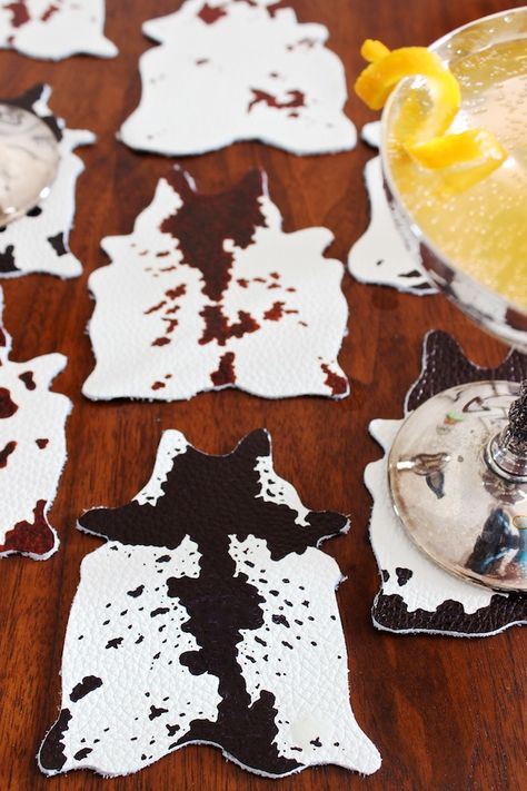 #DIY Mini Cowhide Coasters: http://ohsobeautifulpaper.com/2015/01/diy-mini-cowhide-coasters/ | Tutorial + Photo: Mandy Pellegrin of Fabric Paper Glue for Oh So Beautiful Paper Cowhide Coasters, Christmas Gifts Diy Homemade, Coaster Projects, Presente Diy, Purl Bee, Easy Diy Christmas Gifts, Cool Coasters, Tassen Design, Christmas On A Budget