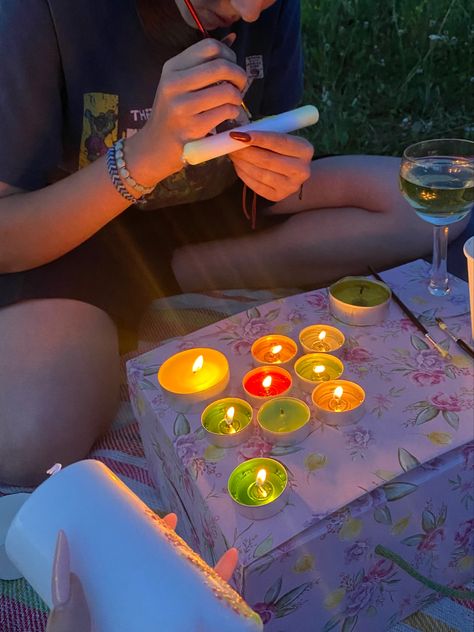 candle picnic / aesthetic / picnic idea / ig story inspo / nature / painting / candle Picnic Candles, Candle Painting, Birthday 2023, Aesthetic Picnic, Picnic Aesthetic, Painted Candles, Nature Painting, Nature Paintings, Ig Story