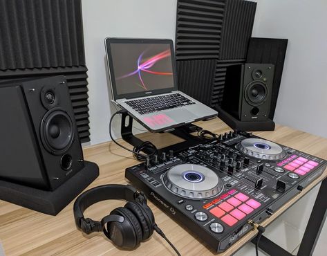 Dj Setup Ideas Home, Dj Bedroom, Producer Aesthetic, Studio Room Design, Dj Table, Home Recording Studio Setup, Recording Studio Setup, Dj Room, Famous Lifestyle