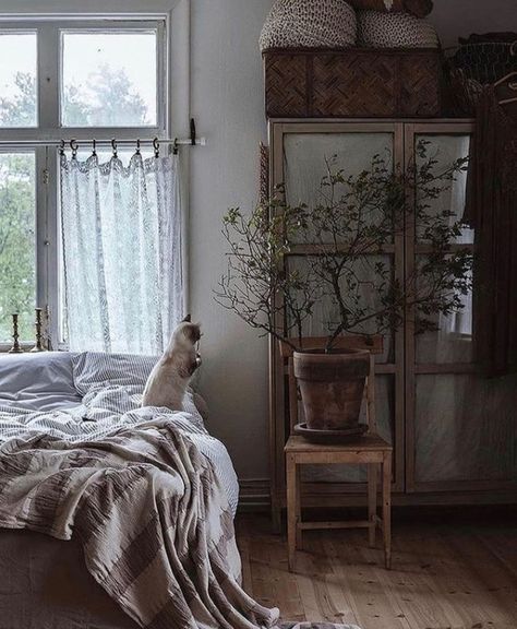 Rustic Scandinavian Decor, Bedroom Scandinavian Style, Swedish Farmhouse, Scandinavian Cottage, Scandinavian Rustic, Swedish Cottage, Swedish Decor, Nordic Bedroom, Scandinavian Bedroom