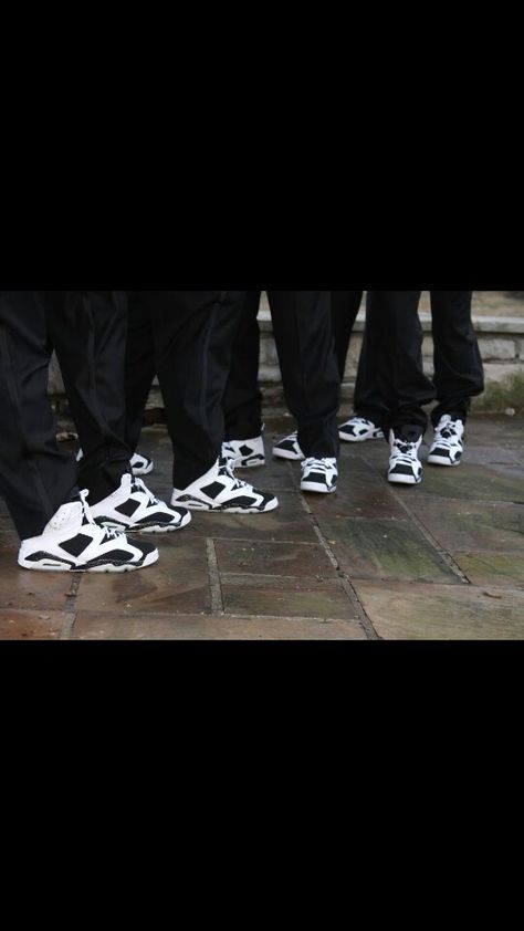 Groomsmen with Jordans Tuxedo With Sneakers, Sneakerhead Wedding, Tuxedo Ideas, Fitted Suits, Fantasy Future, Groomsmen Shoes, Groomsmen Fashion, Hunter Wedding, Dj Wedding