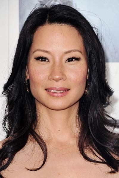 Lucy Lui the hot actress has a strong beautiful square face she rocks long black layers Guess The Celebrity, Rectangle Face Shape, Rectangle Face, Haircut For Square Face, Square Face Hairstyles, Diamond Face Shape, Square Face Shape, Face Shape Hairstyles, Lucy Liu