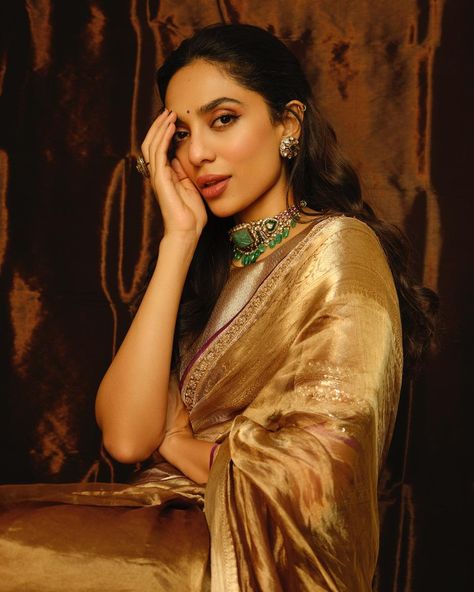 Nude Colour Lipstick, Sobhita Dhulipala, Royal Blue Saree, Naga Chaitanya, Simple Saree Designs, Tissue Saree, Simple Sarees, Just Engaged, Manish Malhotra