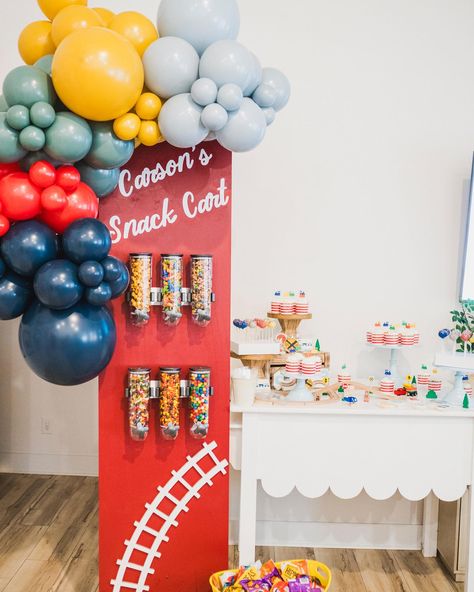 ✨New rental ✨ How cute is this candy wall display for your next event paired with our dessert cart table! Super cute and fun for all ages.… | Instagram Candy Bar Design, Candy Wall Dispenser, Candy Stand Ideas, Candy Wall Display, Candy Dispenser Wall, Diy Party Bar, Treat Wall, Party Rental Ideas, Fiesta Bluey