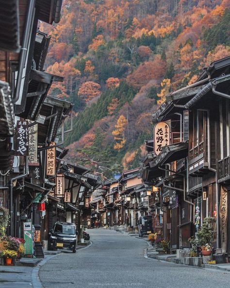 Japanese Town, Ready For Autumn, Japanese Travel, Japanese Landscape, Japan Culture, Days Gone, Japanese Architecture, Visit Japan, Nagano