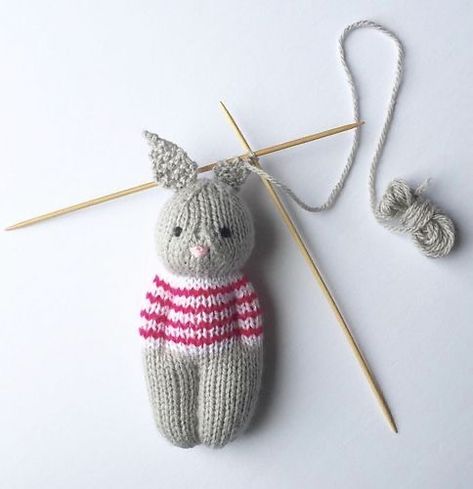 Bear Knitting Pattern, Rabbit Knitting Pattern, Knitted Bunnies, Addi Knitting Machine, Teddy Bear Knitting Pattern, Animal Knitting, Knitted Bunny, Knitted Doll Patterns, Animal Knitting Patterns