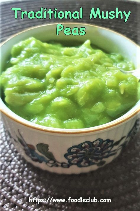 Mash Peas Recipe, Peas Growing, British Food Traditional, British Fish And Chips, English Dishes, Sauteed Potatoes, Beef Pot Pies, Pie And Mash, British Cooking