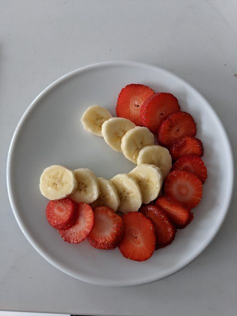 Banana and strawberry Banana Dessert Aesthetic, Strawberry Banana Aesthetic, Strawberry Banana Smoothie Aesthetic, Strawberry Foods Aesthetic, Strawberries And Bananas, Strawberry And Banana, Fruit Aesthetic, Food L, Banana Slice