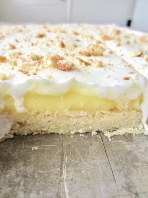 Banana Cream Pie Bars - Eat Dessert Snack Banana Cream Pie Bars, Soft Desserts, Cream Cheese Pie Crust, Homemade Crust, Banana Pie, Pie Bar Recipes, Cream Cheese Pie, Cream Pies, Square Recipes